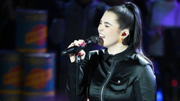 5 Things To Know About Colombian Singer Hollywood Life ·