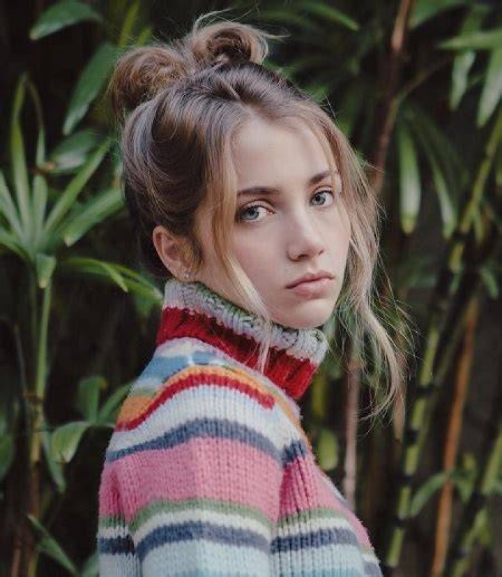 American Actress and Social Media Personality, Emily Rudd Is Now Enoying Her Love Life With Her Boyf ·