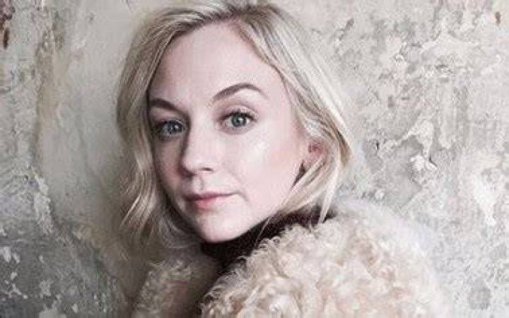 American actress Emily Rebecca Kinney is currently in a relationship with Paul McDonald. ·
