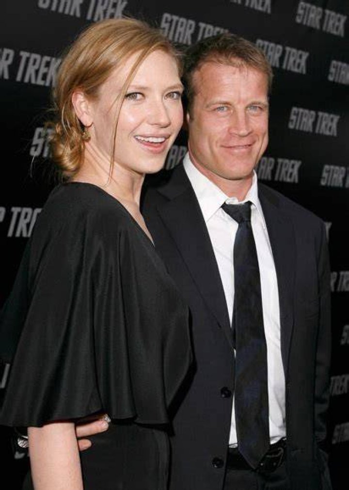 Anna Torv, Mark Valley to Split Up ·