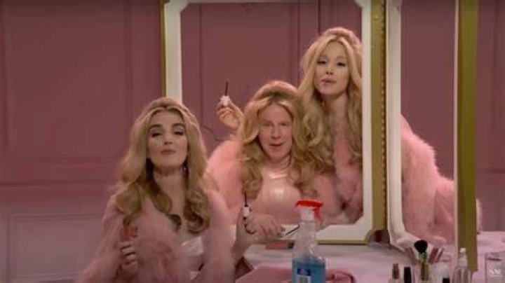 Ariana Grandes Jennifer Coolidge Impression: Unlocking Comedic Brilliance