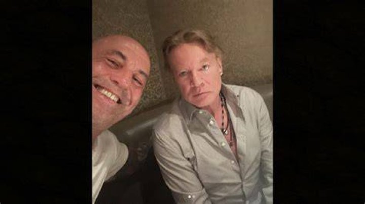Axl Rose's unamused expression in Joe Rogan's selfie sends fans into frenzy: 'Thats actually Trum ·