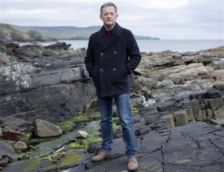 Douglas Henshall (aka DI Jimmy on Shetland) Wiki, Bio, Wife, Wealth