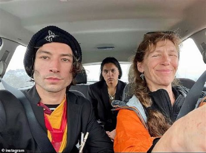 Ezra Miller Religion – Jewish Or Christian? Family Background And Ethnicity