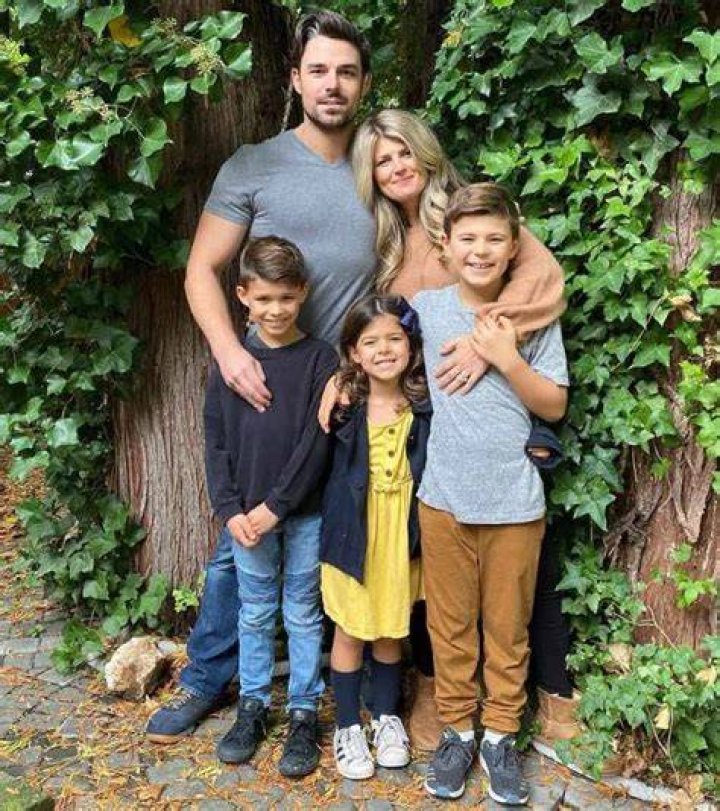 Get To Know About Lorelei Hutch Net Worth & Husband ·