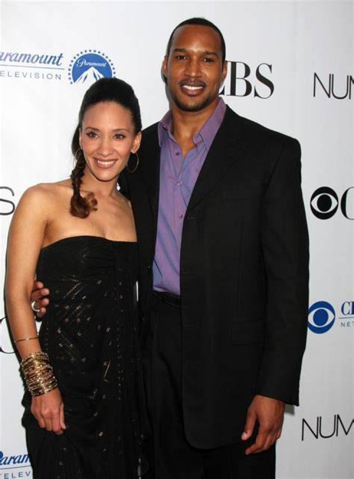 Henry Simmons Wife, Twin Sister, Height, Bio, Body Net Worth