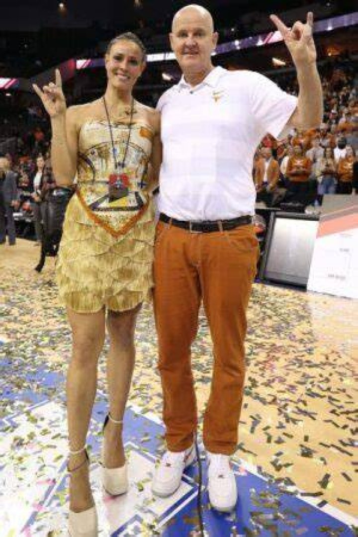 How Old Is Jerritt Elliott Wife?