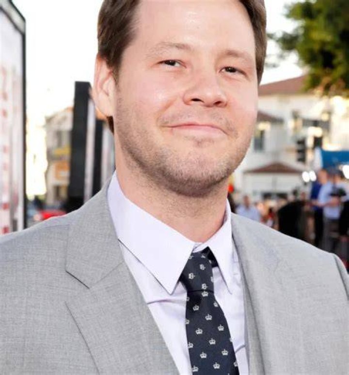 Ike Barinholtz Who Is His Wife, Brother? What Is His Height, Net Worth? ·