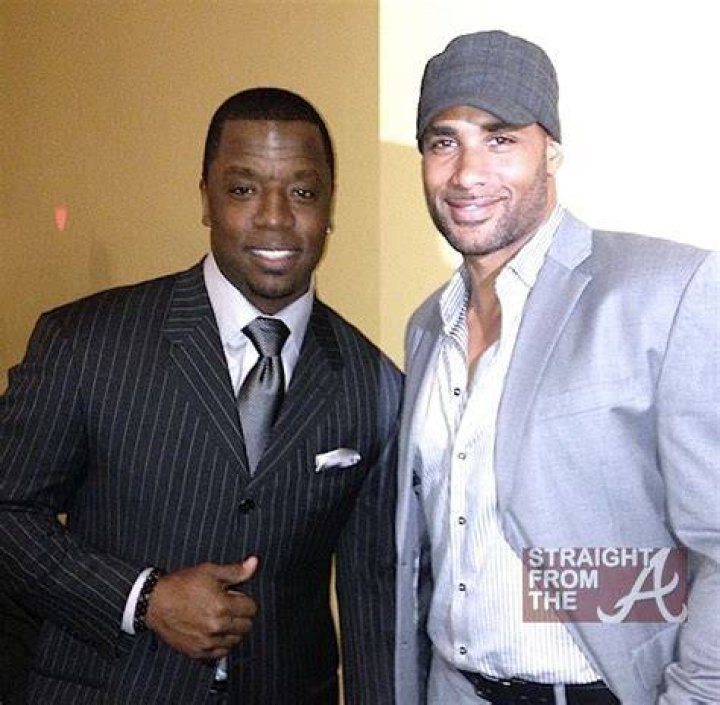 Is Kordell Stewart gay or married to a woman?His age, biography, net worth
