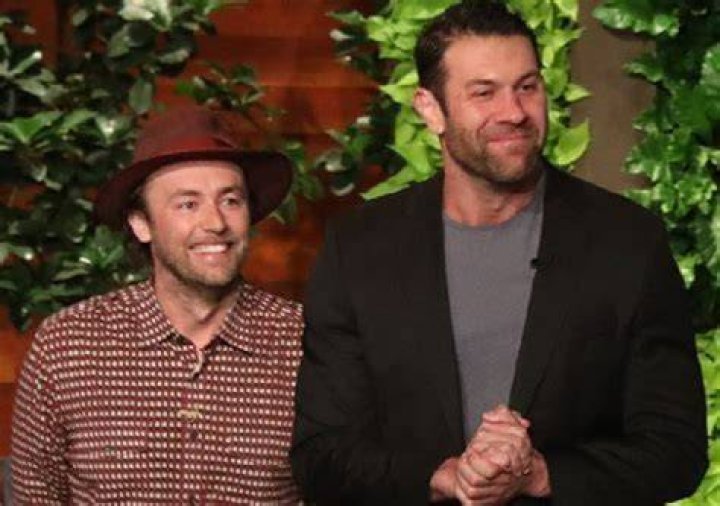 Is Lee Asher Gay? Keeping his Love Life Private Makes Fans Wonder if He is Gay! ·