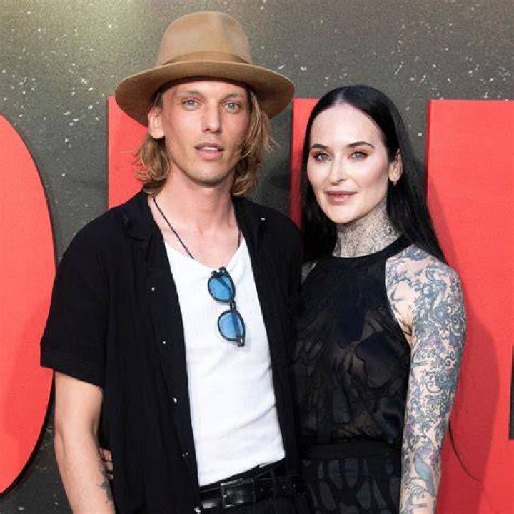 Jamie Campbell Bower Girlfriend