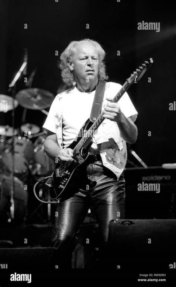 Jethro Tull guitarist Martin Barre marries into Miss.