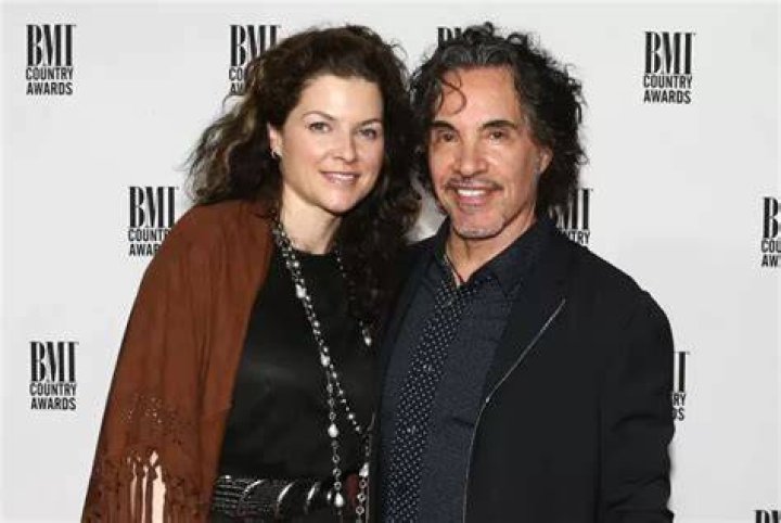 John Oates Wife: Meet Aimee Oates ·