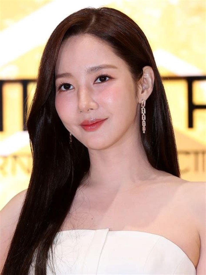 Lee MinYoung AsianWiki