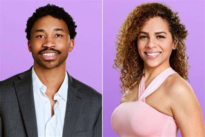 Lydias Job on Love Is Blind Helps Her Connect in the Pods