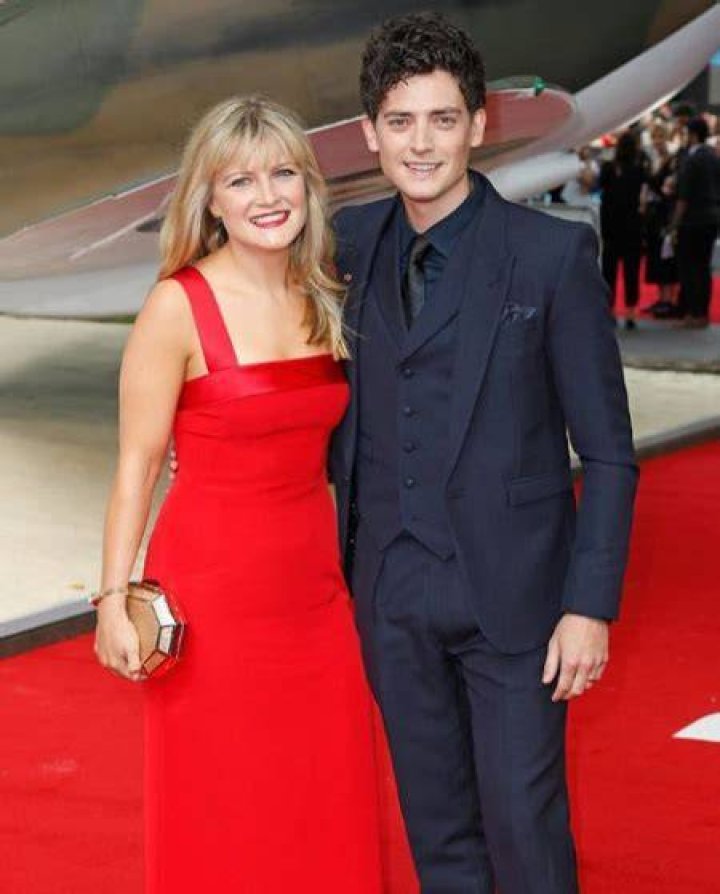 Peaky Blinders Aneurin Barnard Wife Lucy Faulks? Relationship Timeline And Age Gap ·