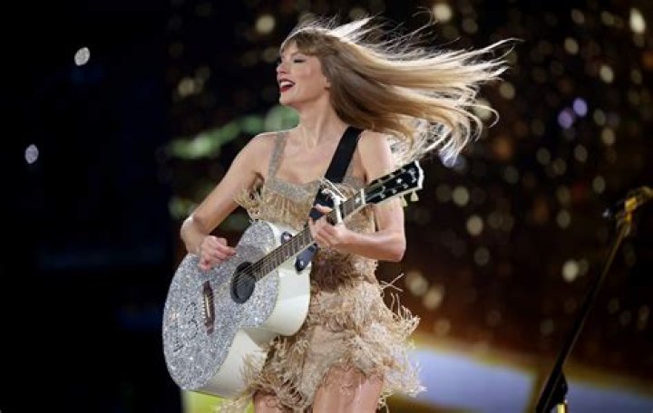 Taylor and "girlfriend" jennifer welch ️ beautiful couple ️ Taylor