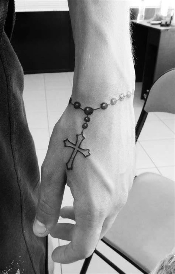 Unveil The Profound Symbolism And Allure Of Rosario En La Mano Tatuajes