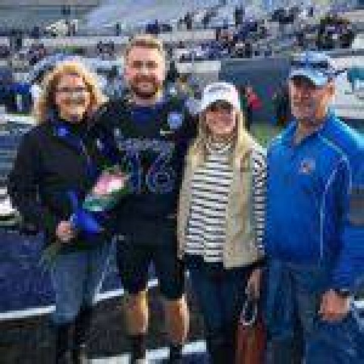 VoxVib | Jake Elliott Parents Diane And Bruce