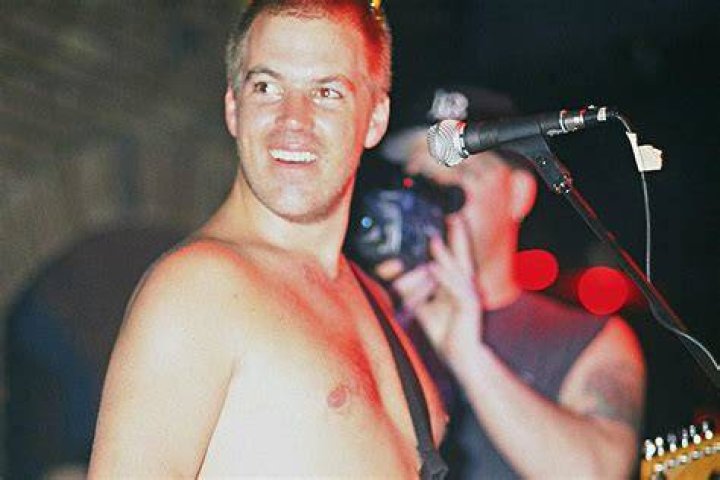 Was Bradley Nowell the husband of Troy Dendekker? Her wiki, bio, age, net worth, marriage, son, deat