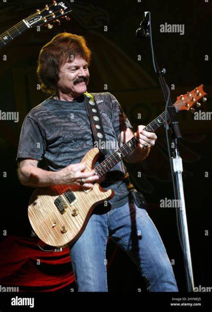 What was wrong with Tom Johnston of The Doobie Brothers? ·