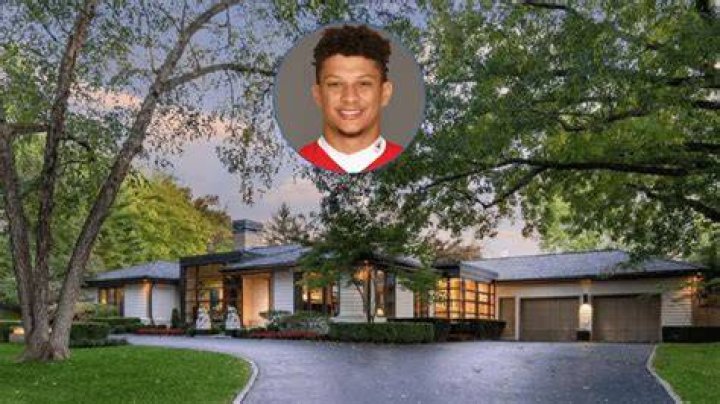 Where does Patrick Mahomes live?