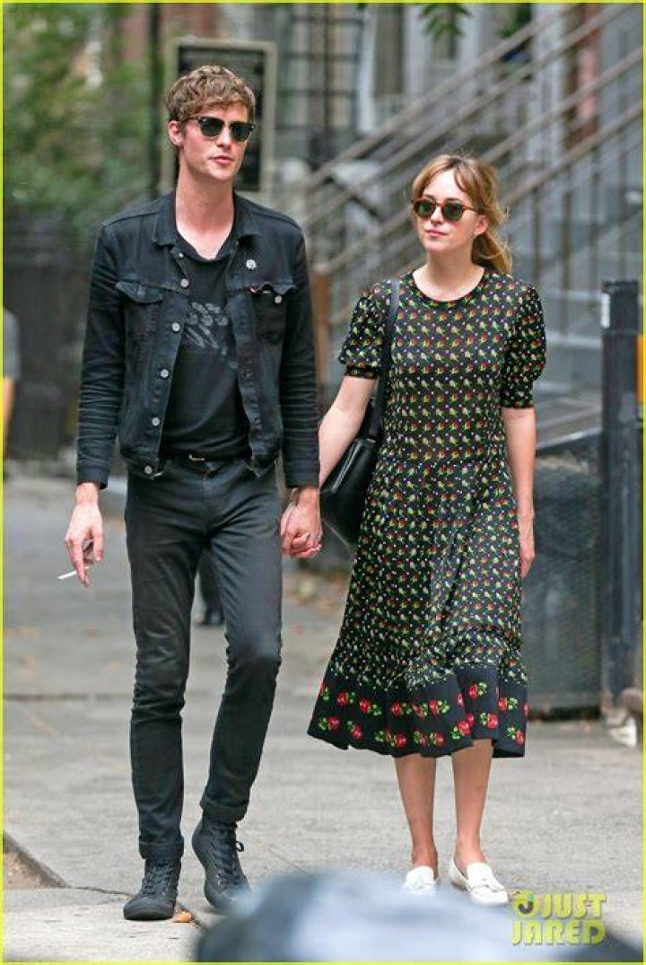 Who has Dakota Johnson dated? Boyfriend List, Dating History