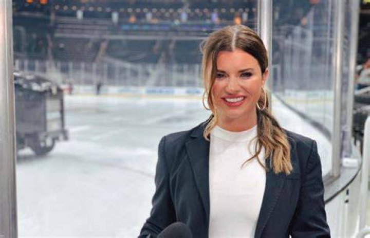 Who Is Courteney Cox WEEI? Meet The Reporter On Instagram ·
