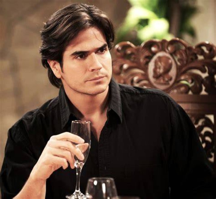 Who is Daniel Arenas? Net Worth, Girlfriend Daniella Álvarez, Bio