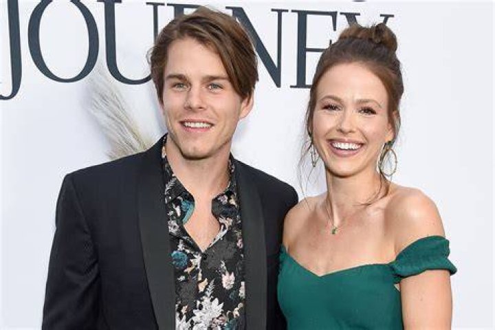 Who is Jake Manley Dating Now ·
