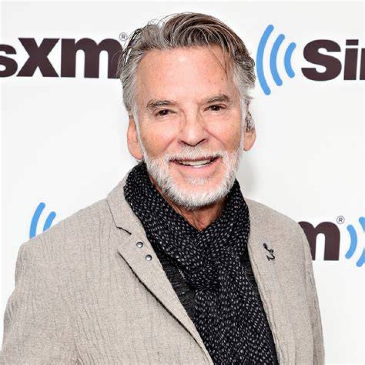 Who is Kenny Loggins, is he related to Dave Loggins, married, dead or alive?