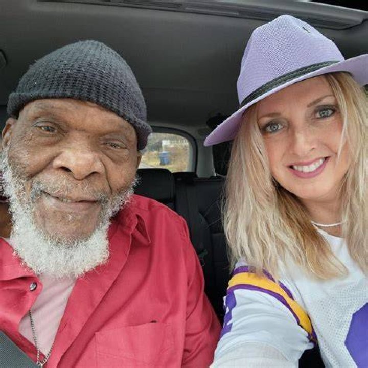 Who Is Molly Elle, Carl Eller Wife? Age And Wikipedia