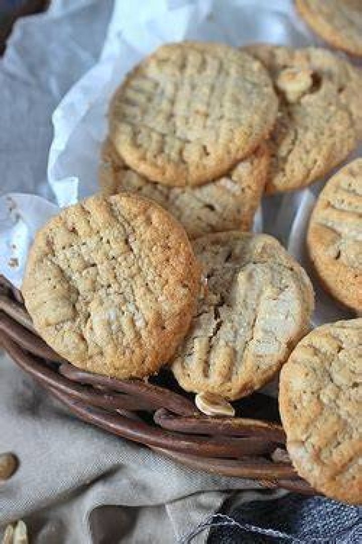 Why are my homemade peanut butter cookies crumbly? ·