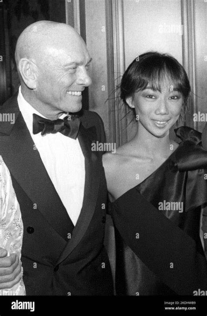 YUL BRYNNER Y KATHY LEE Yul brynner, Hair, Dreadlocks